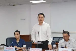 Deputy Director of the Ho Chi Minh City Management Center of Public Transport, Le Hoan, speaks at the press conference. (Photo: SGGP)