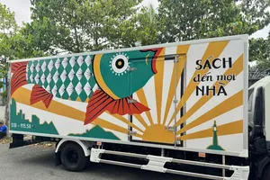 The "Books to Every Home" bookmobile will travel across provinces and cities nationwide over the next year, bringing books directly to communities throughout the country.