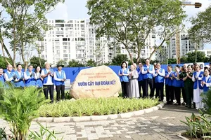 People join hands to protect the environment for green, clean Ho Chi Minh City