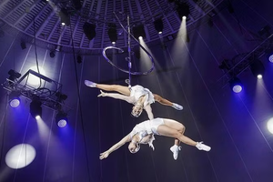 The aerial silk act Du Son" (Red Swing), performed by artists Hong Thuy and Pham Huong (Photo: Vietnam Circus Federation)