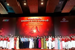 The organizing committee, judging panel, artists and contestants participating in the selection round of the 21st Golden Bell of Vong Co Contest – 2026 (Photo: SGGP)