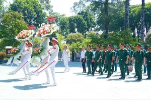 Military Region 7 pays tribute to revolutionary contributors