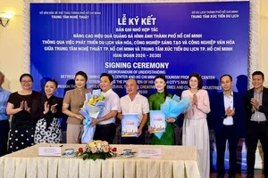 The Ho Chi Minh City Arts Center and the Ho Chi Minh City Tourism Promotion Center sign a memorandum of understanding (MoU) for cooperation during the 2026-2030 period on July 22. (Photo: SGGP)