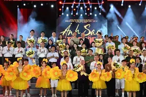 The "Stars of the Fatherland" art program illuminates memories and pays tribute to heroic martyrs. (Photo: SGGP)