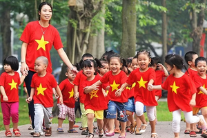 The national programme on child protection, and child labour prevention and reduction aims to ensure that every child grows up in a safe and healthy environment. (Photo: baochinhphu.vn)