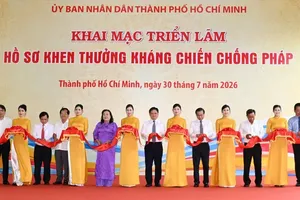 Party and government leaders perform the ribbon-cutting ceremony to officially open the exhibition. (Photo: SGGP)