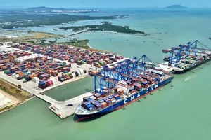 Gemalink Port in Tan Phuoc Ward is one of the existing ports within the core area of the Free Trade Zone, capable of accommodating vessels of over 200,000 DWT.