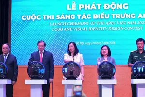 Delegates perform the launch ceremony for the APEC Viet Nam 2027 logo design contest. (Photo: SGGP)