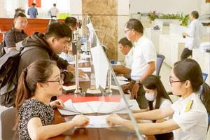 Residents complete tax procedures at the Ho Chi Minh City Tax Department headquarters. (Photo: SGGP)