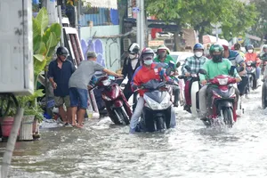 Ho Chi Minh City is enhancing the protection of flood drainage corridors across local river basins to ensure effective flood management and discharge capacity. (Photo: SGGP)