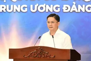 Vice Chairman of the Ho Chi Minh City People's Committee Nguyen Manh Cuong delivers his speech at the conference. (Photo: SGGP)
