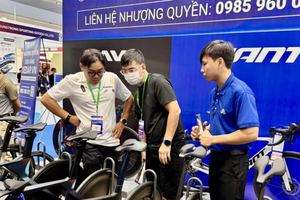 A diverse range of environmentally friendly products are showcased at the event series. (Photo: VNA)