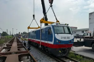 Vietnam National Railway Group receives first batch of new locomotives with top speed of 120 km/h