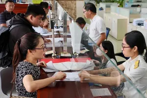 Tax dossiers are received and processed at the Ho Chi Minh City Tax Department. (Photo: SGGP)