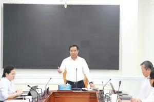 Chairman of the Ho Chi Minh City People’s Committee Nguyen Van Duoc speaks at the meeting. (Photo: SGGP)