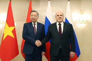 General Secretary of the Communist Party of Vietnam Central Committee and President To Lam (left) and Russian Prime Minister Mikhail Mishustin (Photo: VNA)
