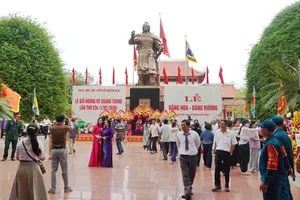 Large crowds attend 234th death anniversary of Emperor Quang Trung. (Photo: SGGP)
