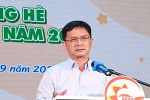 Mr. Nguyen Manh Cuong, Vice Chairman of the Ho Chi Minh City People's Committee and Head of the Steering Committee for Summer Activities, speaks at the conference.