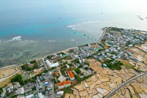 Ly Son Island boasts significant potential and diverse attractions for marine tourism.
