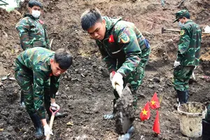 The search and recovery area for martyrs’ remains is expanded in Area A of Le Thi Rieng Park on September 14. (Photo: SGGP)
