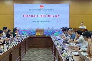The Ministry of Agriculture and Environment holds a press briefing in Hanoi on the morning of September 16. (Photo: SGGP)