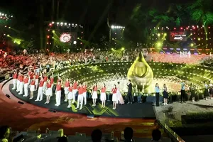 The memorial art program is organized in Ho Chi Minh City to commemorate Covid-19 victims and marked five years of support for children orphaned by the pandemic, on September 16. (Photo: SGGP)