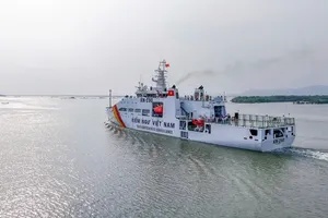 KN-290 fisheries surveillance vessel carries delegation to visit Con Dao (Photo: SGGP)
