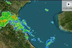 The weather radar image at 5 p.m. on September 19 shows heavy rain continuing across the area from Nghe An to Quang Tri. (Source: Screenshot)