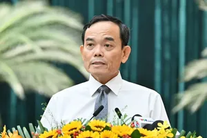 Secretary of the Ho Chi Minh City Party Committee Tran Luu Quang delivers his speech at the session. (Photo: SGGP)