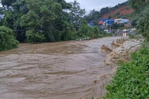 Heavy rain floods Phu Quoc, Dong Nai, Lam Dong’s National Highway 55