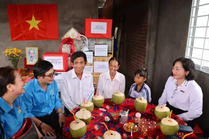 SGGP Newspaper hands over charity house to orphan student in Vinh Long