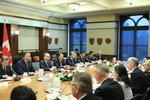 General Secretary of the Communist Party of Vietnam Central Committee and President To Lam holds talks with Canadian Prime Minister Mark Carney in Ottawa on September 24 (local time). Photo: VNA