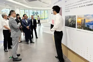Ho Chi Minh City Chairman surveys Lin-gang Special Area in Shanghai