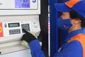 Ministry proposes allowing fuel businesses to set their own retail prices. (Photo: SGGP)