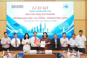 SGGP Newspaper and UFM leaders at the signing ceremony of the memorandum of cooperation on October 2. (Photo: SGGP)