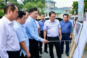 Ho Chi Minh City officials inspect progress on key expressway project