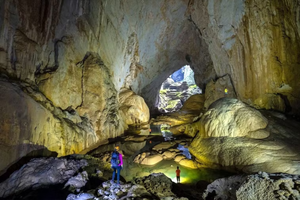 Inside Son Doong Cave in Quang Tri province (Photo published by VNA)