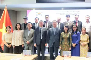 Delegates attend the meeting. (Photo: SGGP)