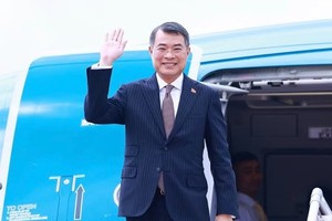 Prime Minister Le Minh Hung leaves Phnom Penh at noon October 10, concluding the wo-day official visit to Cambodia. (Photo: VNA)
