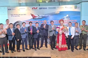 The direct flight route from Russia to Cam Ranh, Khanh Hoa, operated by Nordwind Airlines, resumed in October 2025 after a five-year suspension. (Photo: SGGP)