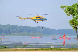 A Vietnamese Air Force aircraft conducts a rescue drill at the exercise site. (Photo: SGGP)