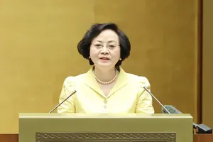 Deputy Prime Minister Pham Thi Thanh Tra speaks at the nationwide conference in Hanoi on October 16 to study, disseminate and implement the resolutions of the 14th Communist Party of Vietnam (CPV) Central Committee’s fourth plenum, on October 16 morning (Photo: SGGP)