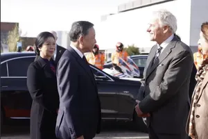 Belgian officials bid farewell to President To Lam and his spouse Ngo Phuong Ly at Melsbroek Military Airport, Brussels. (Photo: VNA)