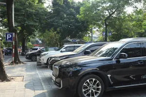 Hanoi’s new parking fees take effect on October 15. (Photo: SGGP)