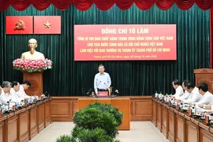 Top leader holds working session with Standing Committee of HCMC Party Committee