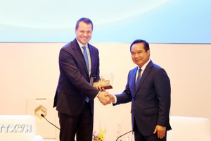 Ho Chi Minh City official welcomes WEF Managing Director