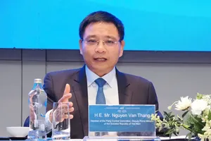 Deputy Prime Minister Nguyen Van Thang speaks at a meeting with representatives of members of the Vietnam International Financial Center in Ho Chi Minh City. (Photo: SGGP)