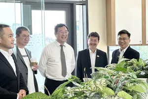 Delegates visit the office of Ho Chi Minh City Venture Capital Fund Joint Stock Company. (Photo: SGGP)