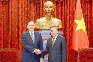 General Secretary of the Communist Party of Vietnam Central Committee and President To Lam (right) receives Special Representative of the President of Azerbaijan Elchin Amirbayov Hanoi on October 30, 2026. (Photo: VNA)