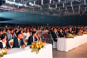 Ban lãnh đạo Kim Oanh Group, Kim Oanh Land và 2.000 khách hàng tham dự sự kiện.